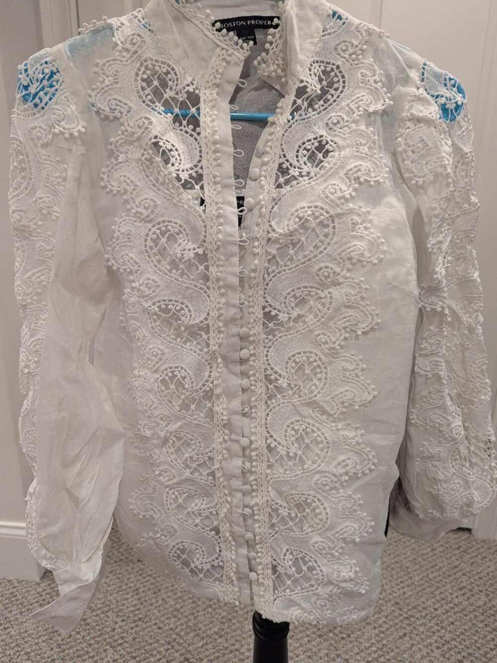Almost new condition BOSTON PROPER Lace inset drama sleeve Shirt White Sz XXS